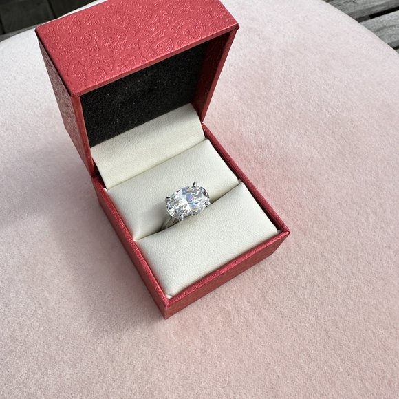 5 Carat Cubic Zirconia Oval Solitaire Engagement Ring - Picture 3 of 17